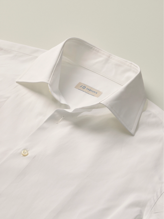 White shirt in poplin fabric and point collar