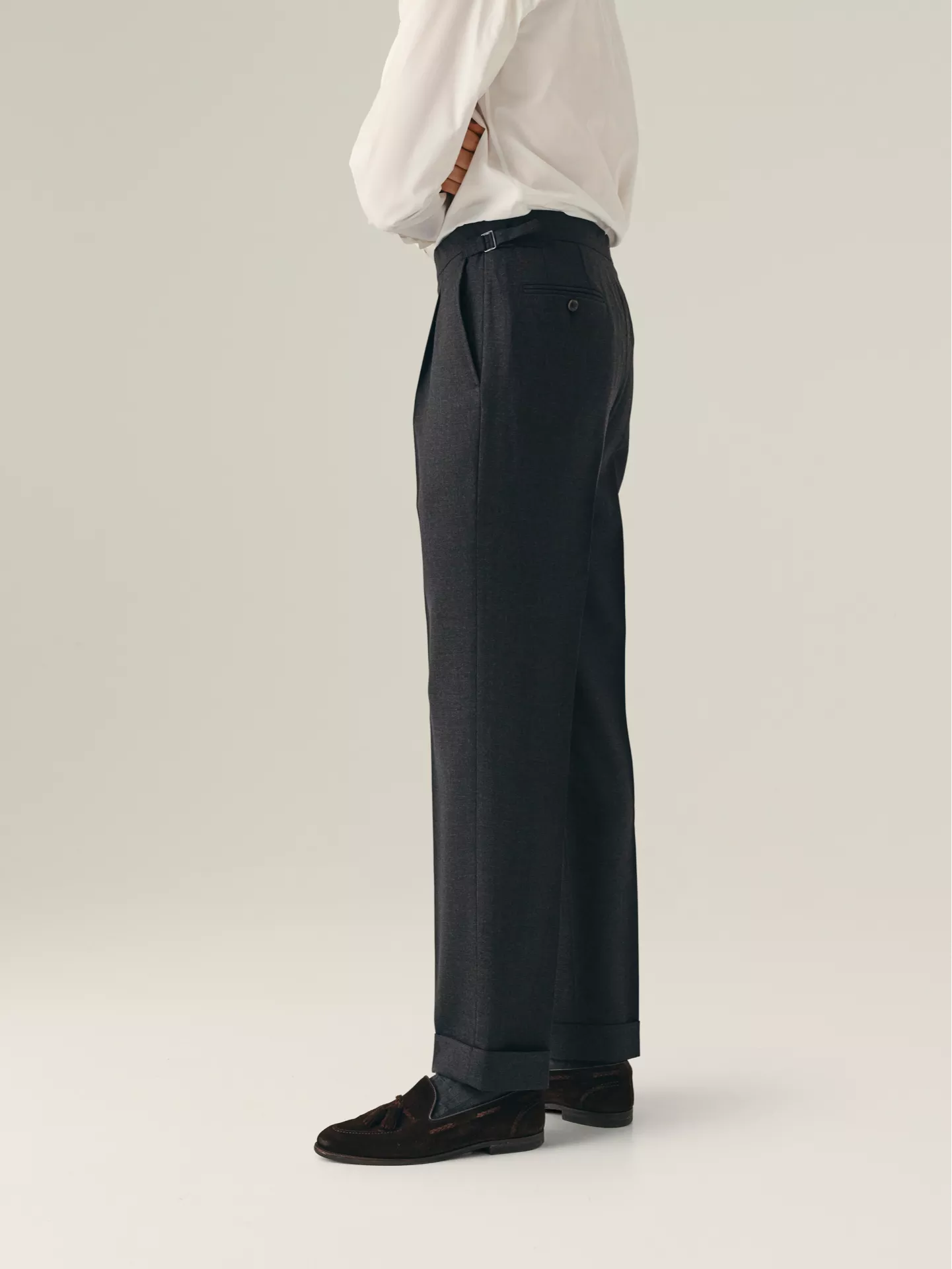 Dark grey pleated trousers seeing from the side
